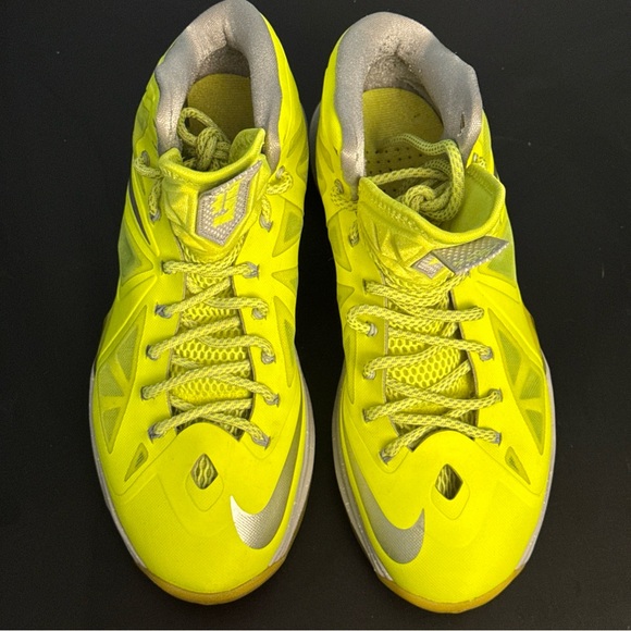 Nike Neon Yellow Sneakers with Orange Detail - Picture 7 of 8